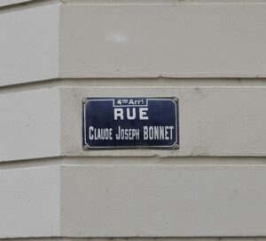 Plaque de rue affichant le nom de Claude-Joseph Bonnet